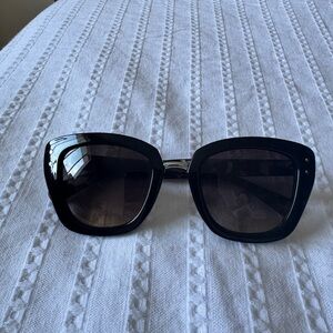 Chic Black Sunglasses